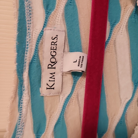 Kim Roger's top is so cute & comfy - Picture 2 of 7